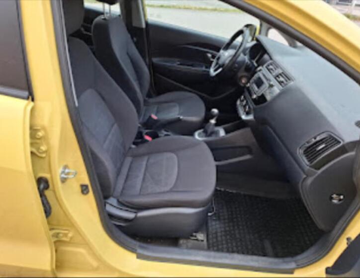 KIA Rio 12