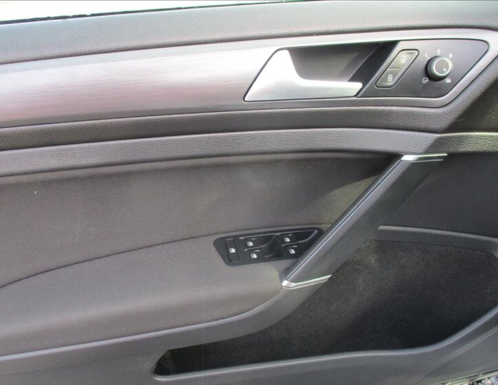 Volkswagen Golf Hatchback 999,0 63 kw