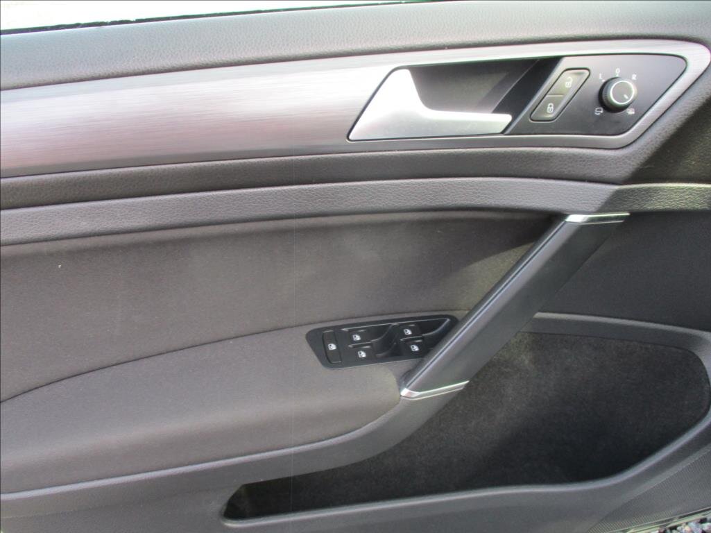 Volkswagen Golf Hatchback 999,0 63 kw