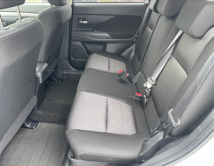 Mitsubishi Outlander SUV / Terénní 2,3 l 110 kw