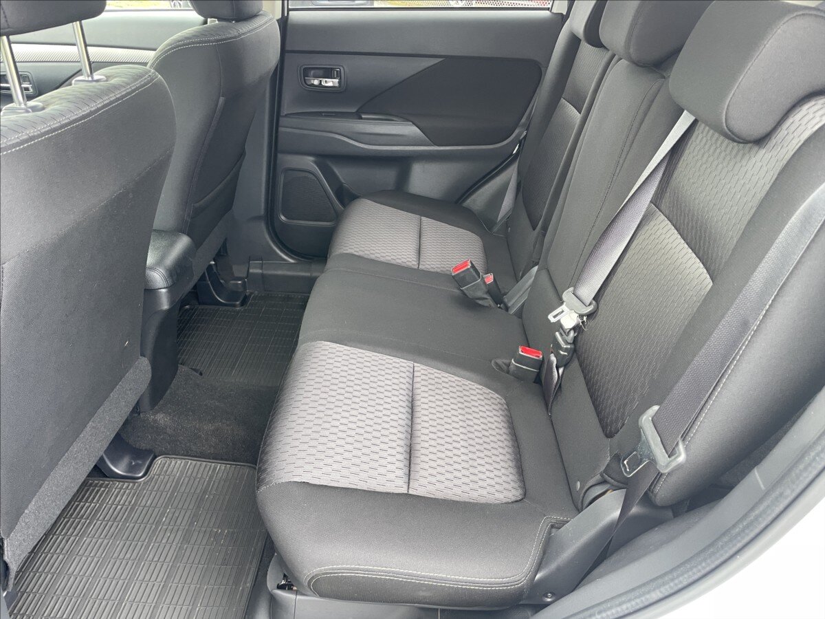 Mitsubishi Outlander SUV / Terénní 2,3 l 110 kw