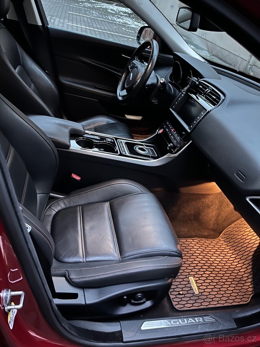 Jaguar XE Sedan / Limuzína 0,0 0