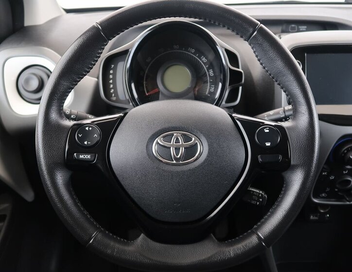 Toyota Aygo Hatchback 998,0 53 kw
