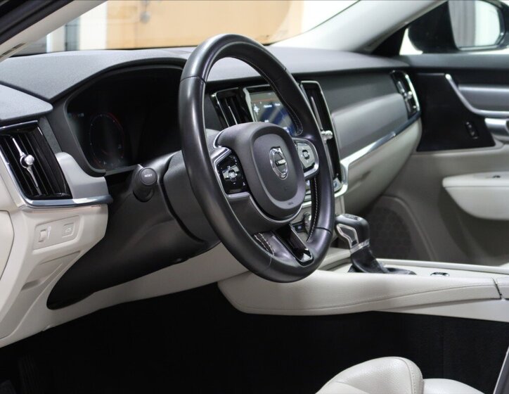 Volvo S90 Sedan / Limuzína 2,0 l 173 kw