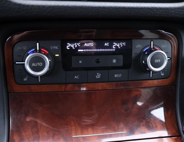 Volkswagen Touareg SUV / Terénní 3,0 l 180 kw