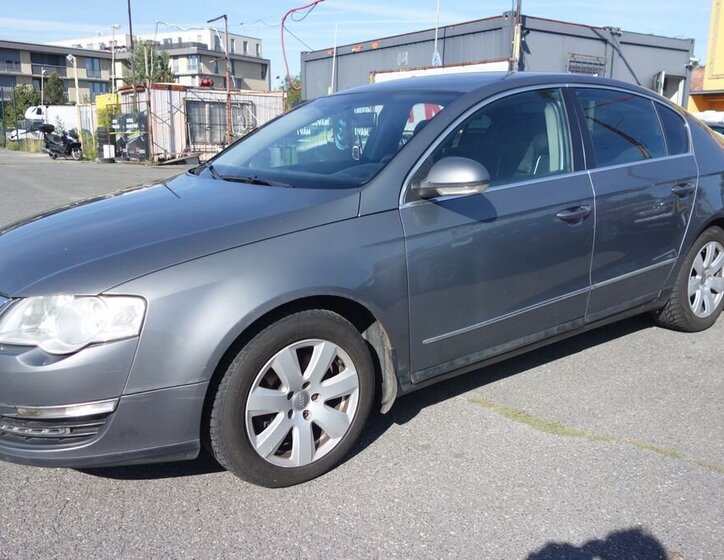 Volkswagen Passat Sedan 2,0 l 103 kw