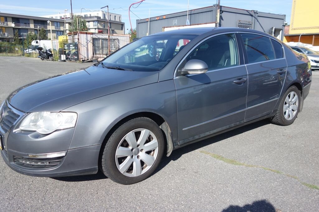 Volkswagen Passat Sedan 2,0 l 103 kw