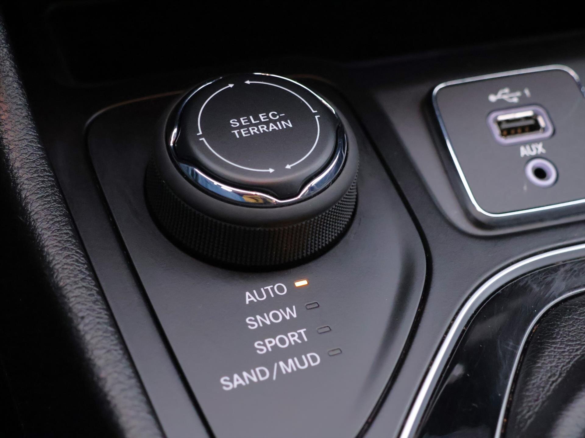 Jeep Cherokee SUV 3,2 l 200 kw