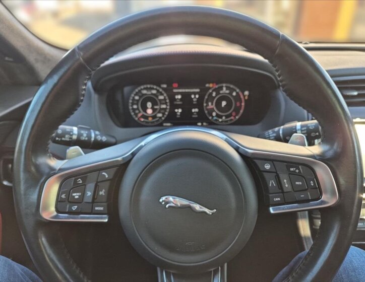 Jaguar F-Pace SUV / Terénní 3,0 l 221 kw