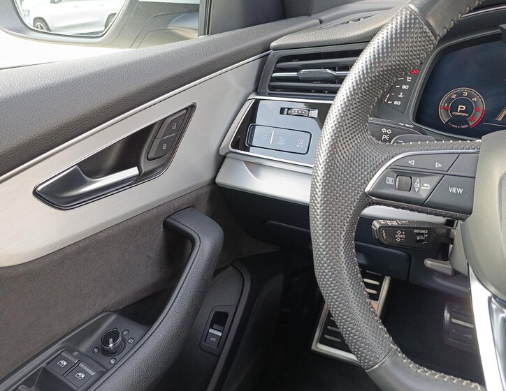 Audi Q8 SUV / Terénní 3,0 l 210 kw