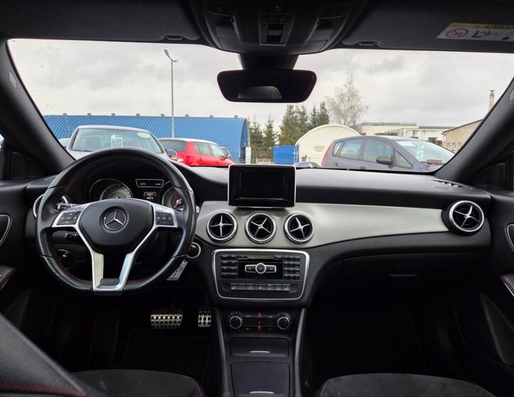 Mercedes-Benz CLA Sedan 1,8 l 100 kw