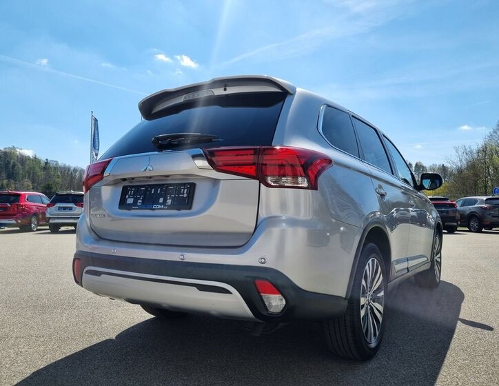 Mitsubishi Outlander SUV / Terénní 2,0 l 110 kw