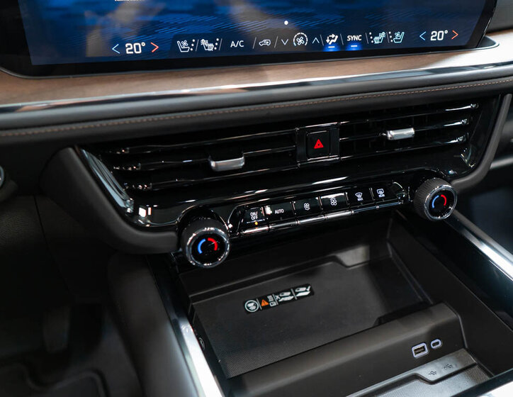 Chevrolet Suburban SUV 6,2 l 313 kw