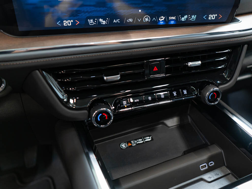 Chevrolet Suburban SUV 6,2 l 313 kw