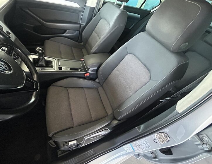 Volkswagen Passat Sedan / Limuzína 1,4 l 110 kw