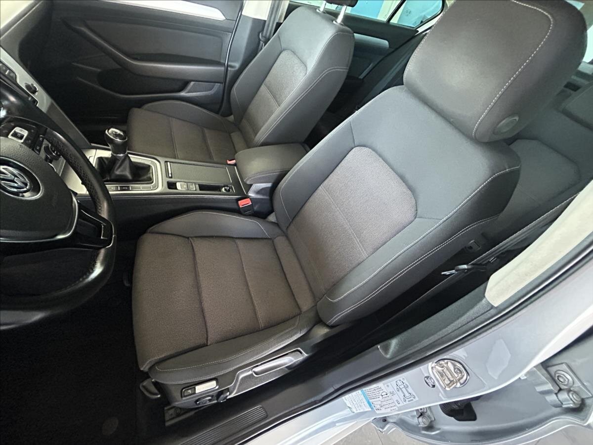 Volkswagen Passat Sedan / Limuzína 1,4 l 110 kw