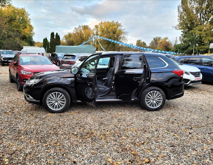 Mitsubishi Outlander SUV 2,4 l 165 kw