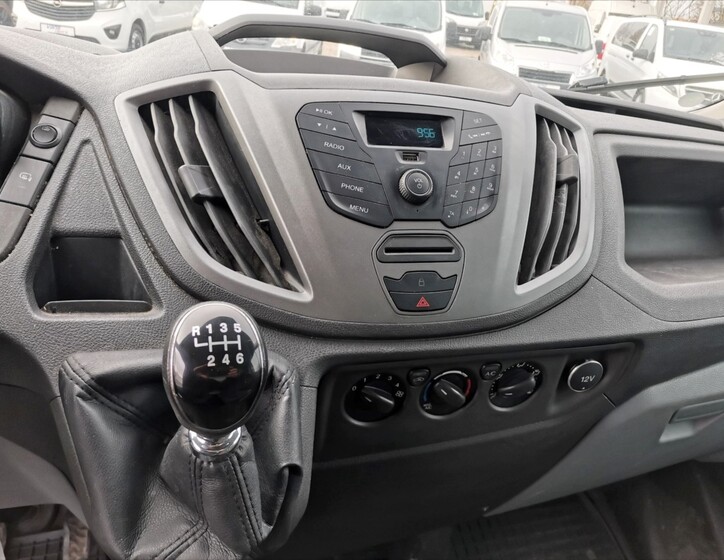 Ford Transit 9