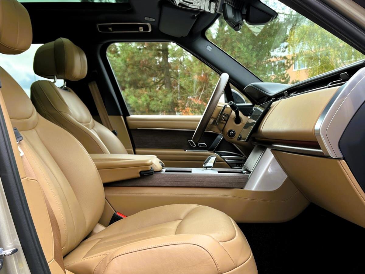 Land Rover Range Rover SUV 4,4 l 390 kw