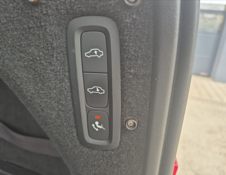 Volvo XC90 SUV / Terénní 2,0 l 165 kw