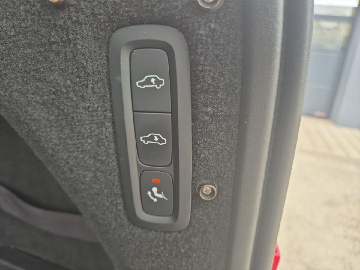 Volvo XC90 SUV / Terénní 2,0 l 165 kw