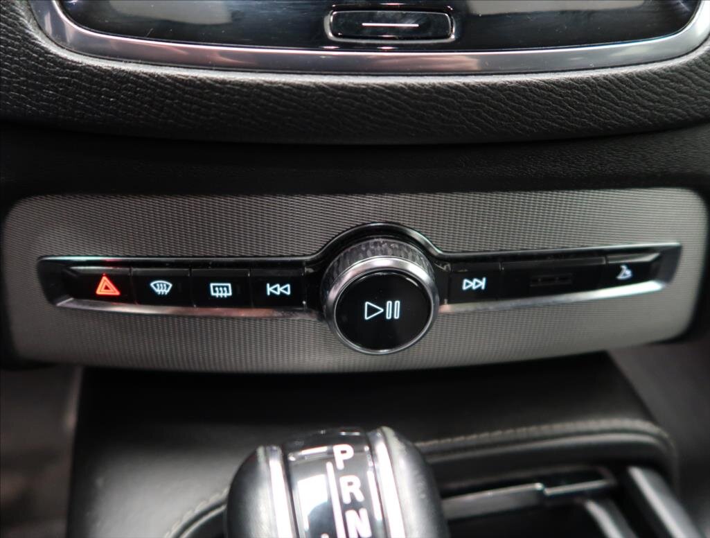 Volvo XC90 SUV 2,0 l 165 kw