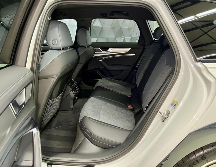 Land Rover Defender 12