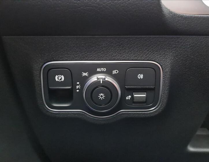 Mercedes-Benz EQB 11