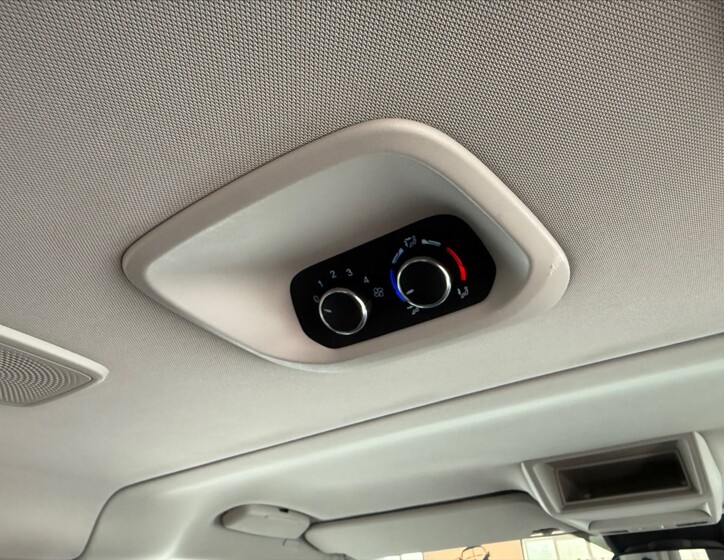 Ford Tourneo Custom 23