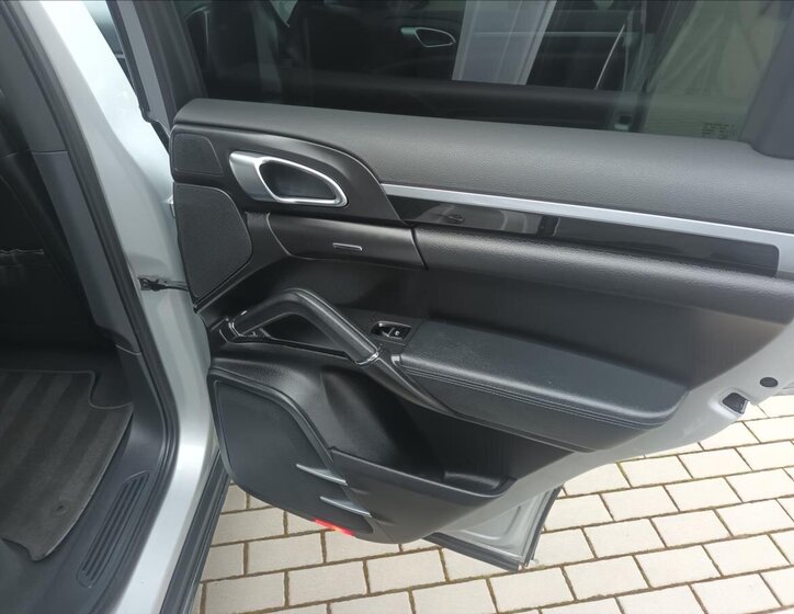 Porsche Cayenne Kombi 3,0 l 180 kw