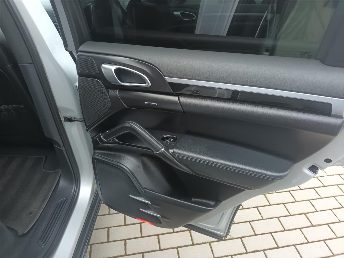 Porsche Cayenne Kombi 3,0 l 180 kw