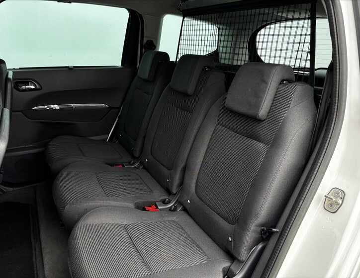 Peugeot 5008 MPV 2,0 l 120 kw