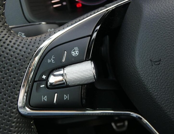 Škoda Karoq SUV / Terénní 1,5 l 110 kw