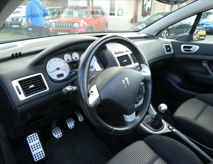 Peugeot 307 Kupé 2,0 l 100 kw