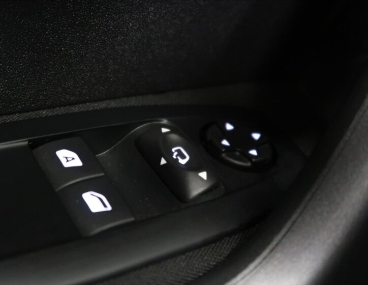 Peugeot 2008 SUV / Terénní 1,2 l 81 kw