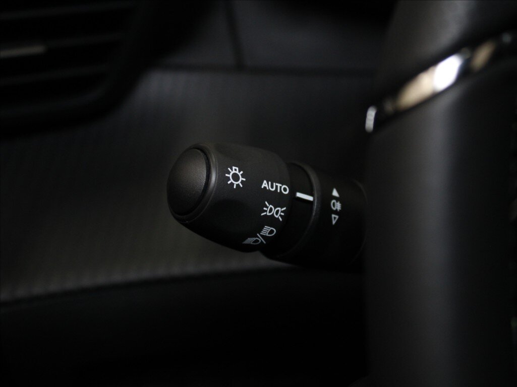 Peugeot 2008 SUV / Terénní 1,2 l 107 kw