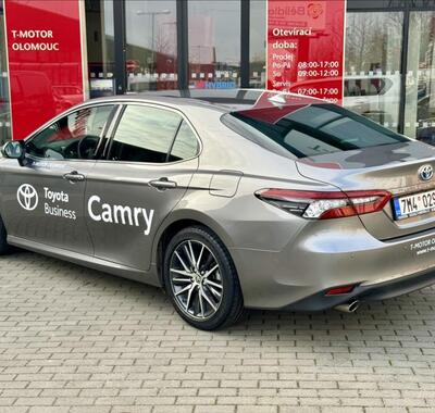 Toyota Camry 4