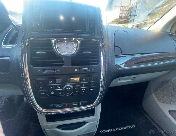 Chrysler Town & Country MPV 3,6 l 208 kw