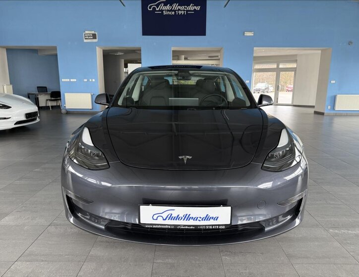 Tesla Model 3 Sedan / Limuzína 0,0 366 kw