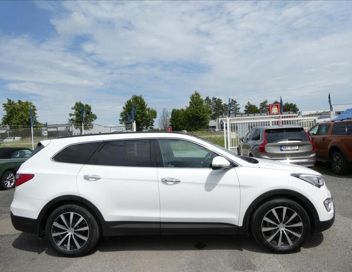 Hyundai Grand Santa Fe 12