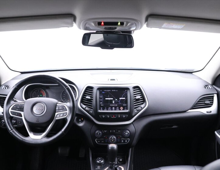 Jeep Cherokee SUV / Terénní 2,2 l 147 kw