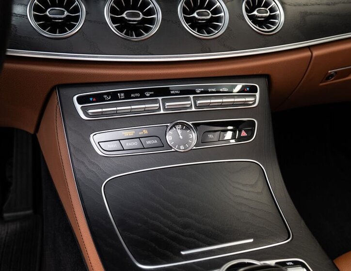 Mercedes-Benz Třídy E 12