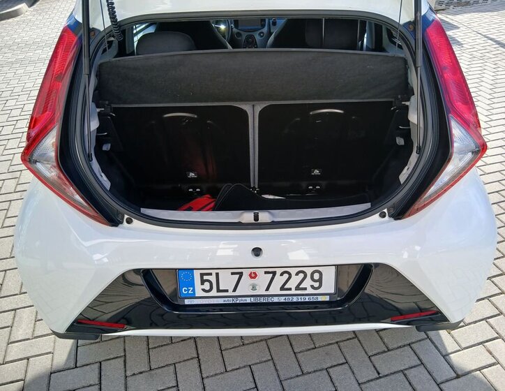 Toyota Aygo Hatchback 998,0 53 kw