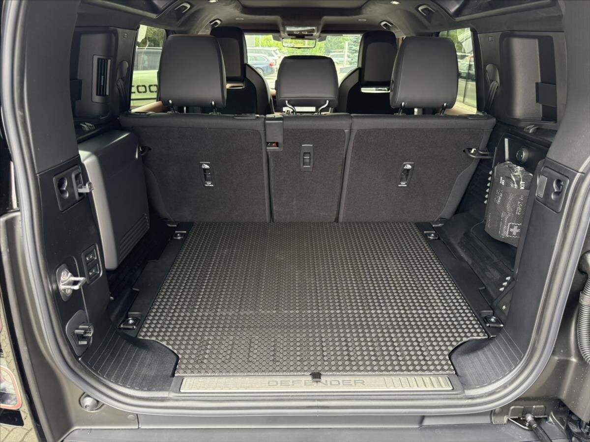 Land Rover Defender SUV 4,4 l 467 kw