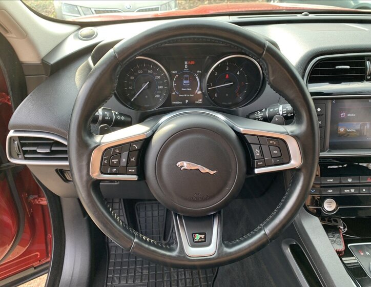 Jaguar F-Pace SUV / Terénní 2,0 l 132 kw