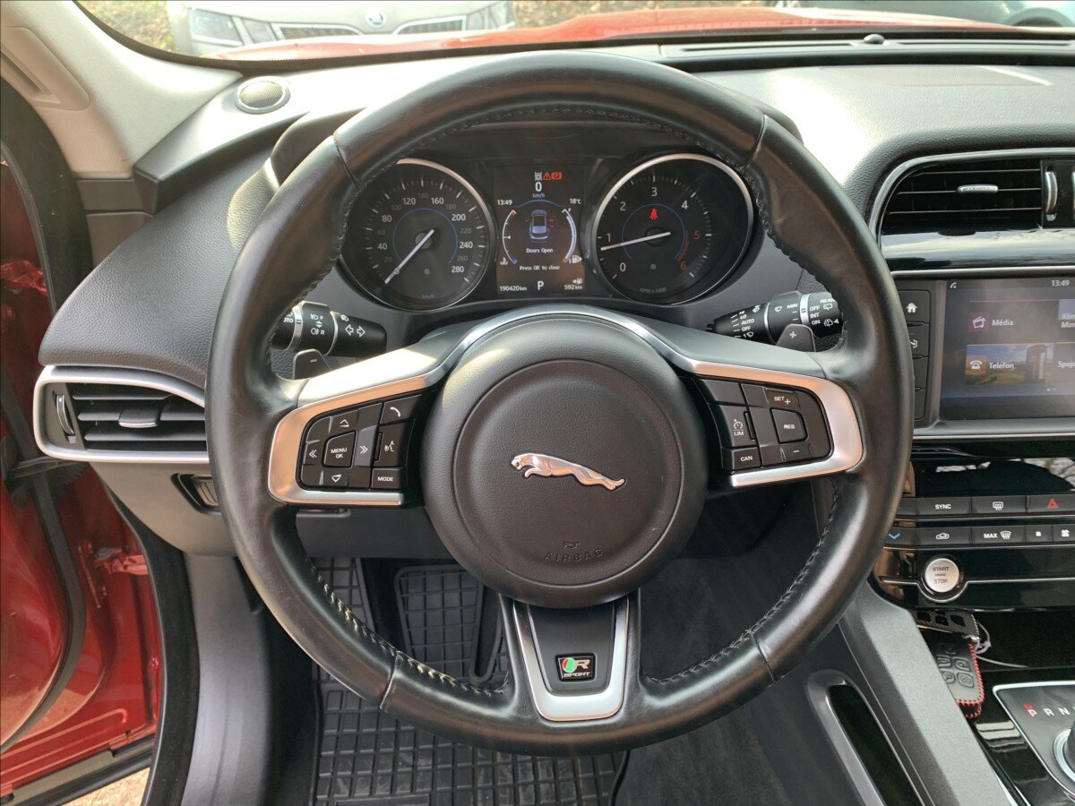 Jaguar F-Pace SUV / Terénní 2,0 l 132 kw