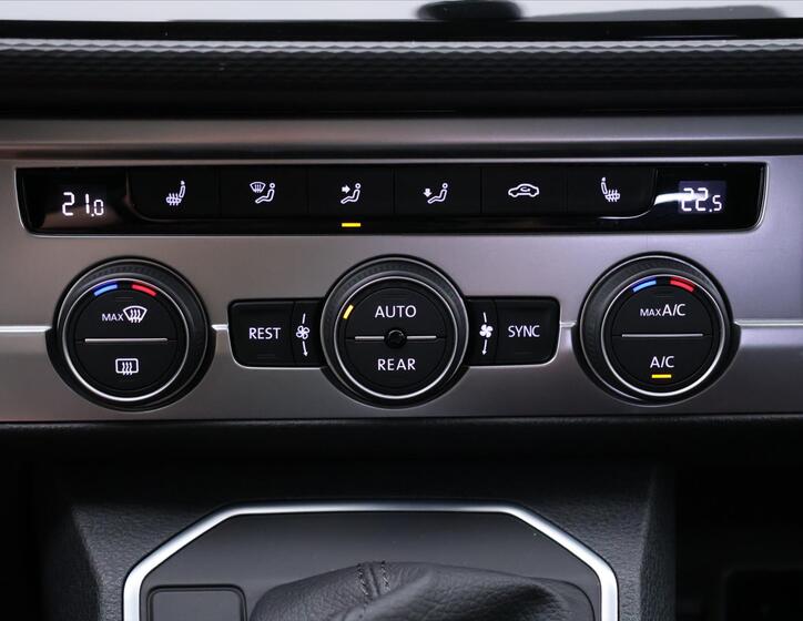 Volkswagen Multivan 27