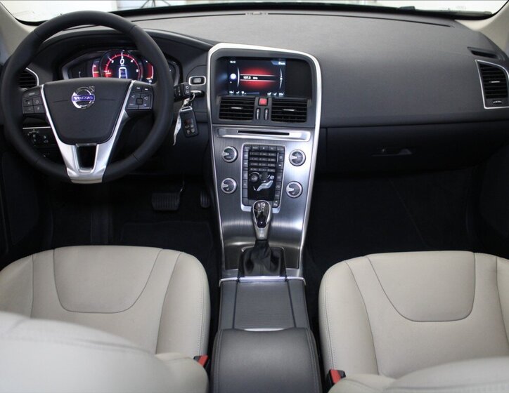 Volvo XC60 SUV / Terénní 2,0 l 140 kw