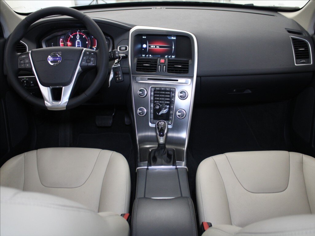 Volvo XC60 SUV / Terénní 2,0 l 140 kw