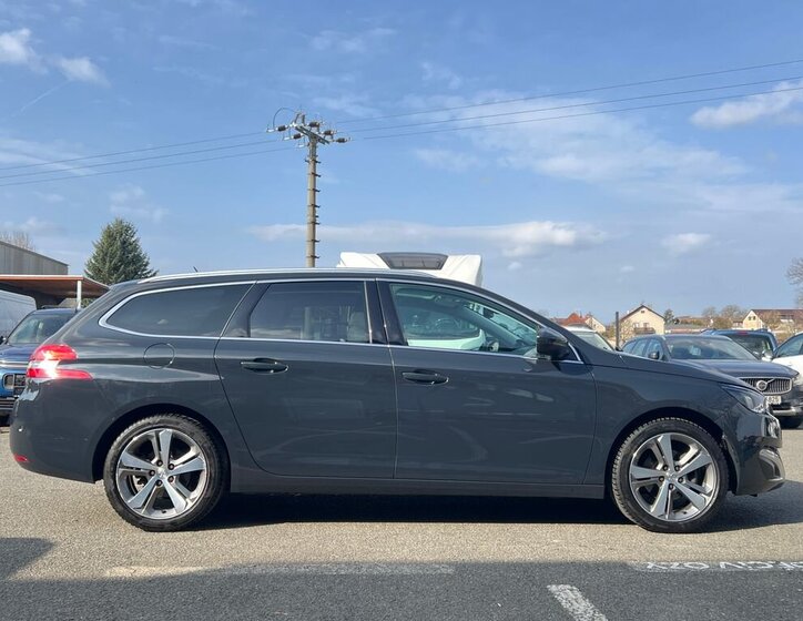 Peugeot 308 Kombi 1,2 l 96 kw